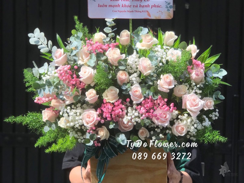 G03241467 GIỎ HOA CHÚC MỪNG SINH NHẬT thiết kế Hoa Hồng Kem, Hoa Baby