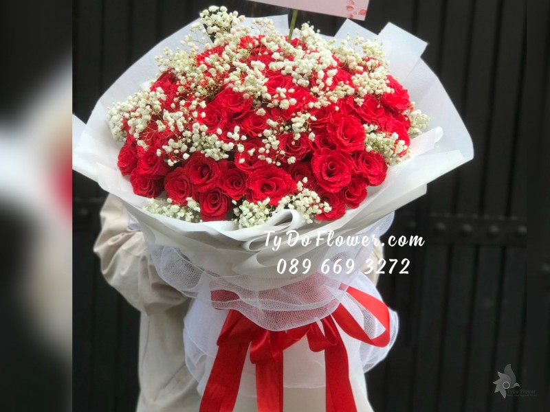 B03241470 BÓ HOA CHÚC MỪNG SINH NHẬT VỢ thiết kế Hoa Hồng Đỏ, Baby Trắng