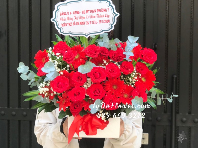 G03241471 GIỎ HOA CHÚC MỪNG NGÀY KỶ NIỆM THÀNH LẬP thiết kế Hoa Hồng Đỏ, Đồng Tiền Đỏ