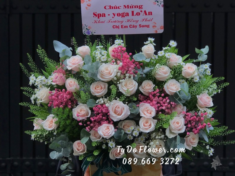 G04241482 GIỎ HOA CHÚC MỪNG SINH NHẬT thiết kế Hoa Hồng Kem