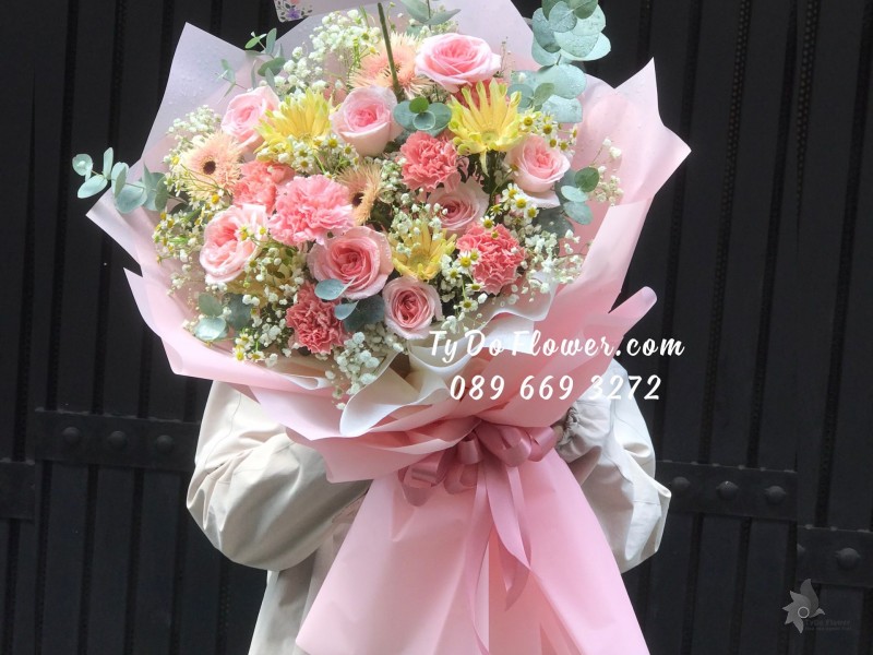 B04241488 BÓ HOA CHÚC MỪNG SINH NHẬT SẾP thiết kế tone màu Pastel