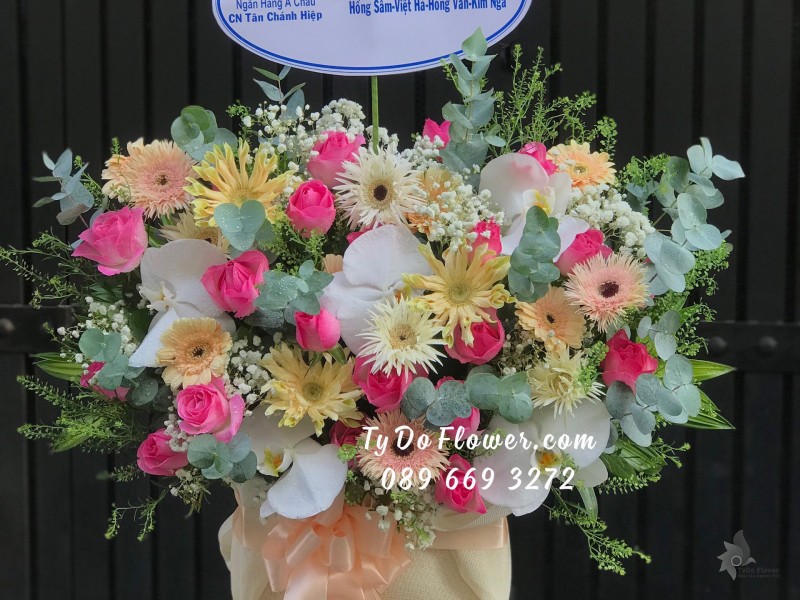 G04241492 GIỎ HOA CHÚC MỪNG SINH NHẬT thiết kế tone màu Pastel