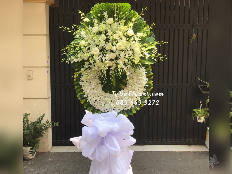 KCB04241505 KỆ HOA TANG LỄ VÒNG HOA CHIA BUỒN Hoa Kính Viếng thiết kế Hoa Lan Trắng, Hoa Hồng Trắng
