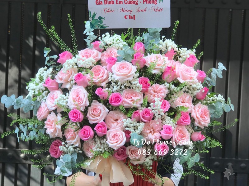 G04241507 GIỎ HOA CHÚC MỪNG SINH NHẬT thiết kế tone màu hồng, chủ đạo hoa hồng Ohara Pink Roses , hoa hồng sen