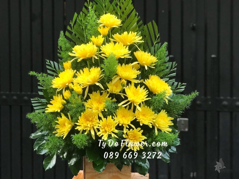G05241522 GIỎ HOA ĐỂ BÀN THỜ CÚNG thiết kế Hoa Cúc Vàng