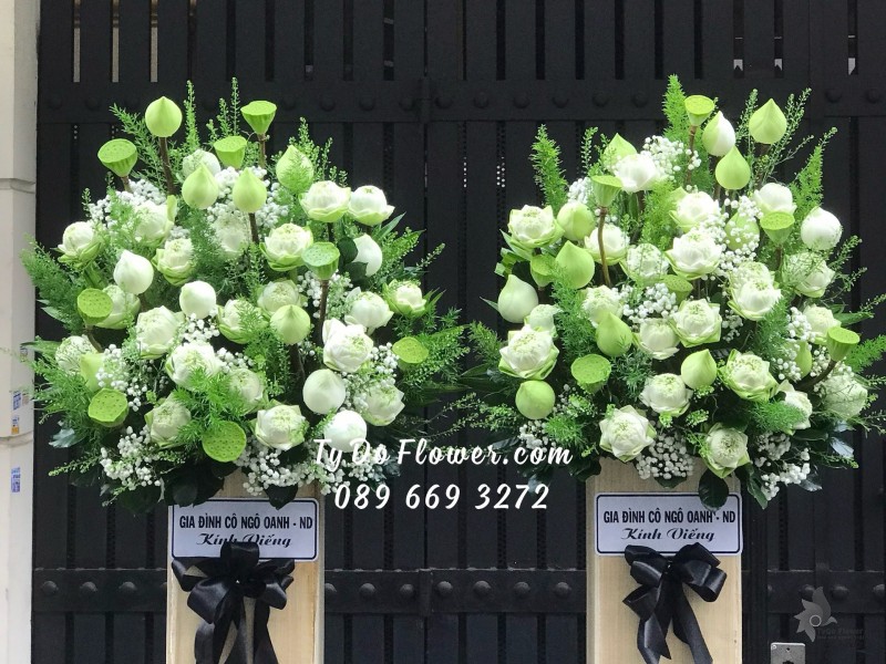 G05241549 MỘT CẶP GIỎ HOA SEN TRẮNG Hoa Chia Buồn Hoa Kính Viếng