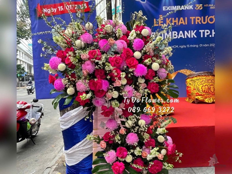 KCM01251 KỆ HOA CHÚC MỪNG Thiết kế tông màu hồng , chủ đạo Hoa Hồng Pink Floyd, Cúc Mẫu Đơn Hồng