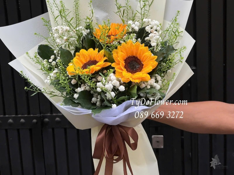 B012539 BÓ HOA CHÚC MỪNG Thiết kế Hoa Hướng Dương, Baby Trắng