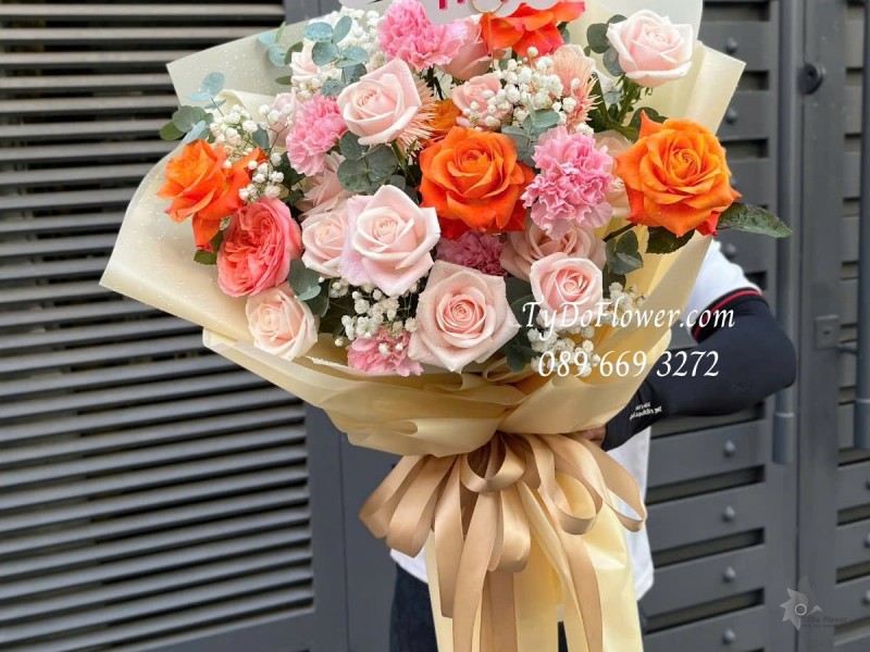 B012543 BÓ HOA CHÚC MỪNG LỄ TỐT NGHIỆP Thiết kế Hoa Hồng Cam Party, Hoa Hồng Kem