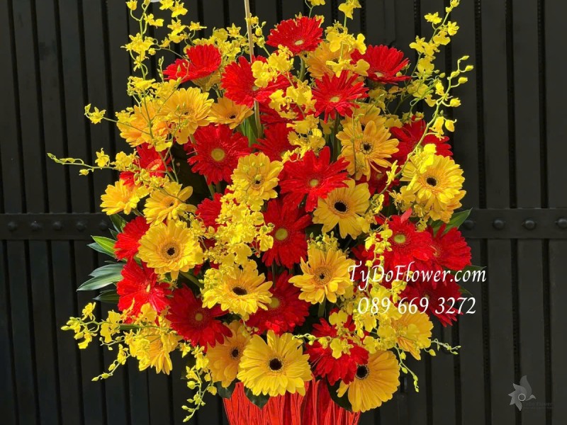 G012548 GIỎ HOA ĐỒNG TIỀN VÍA THẦN TÀI MÙNG 10 THÁNG GIÊNG