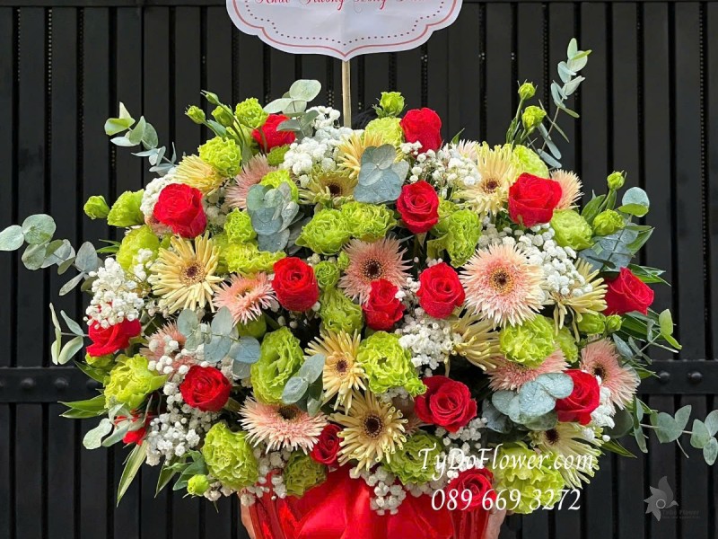 G012550 GIỎ HOA CHÚC MỪNG KHAI TRƯƠNG HỒNG PHÁT Thiết kế Hoa Hồng Đỏ, Cát Tường Xanh Bơ, Đồng Tiền Tua