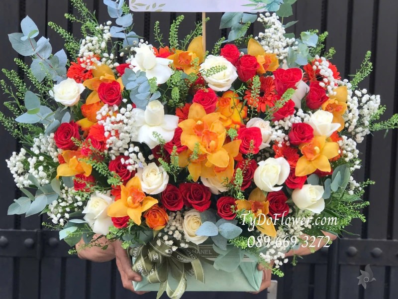 G012568 GIỎ HOA CHÚC MỪNG KỶ NIỆM NGÀY THÀNH LẬP QUÂN ĐỘI NHÂN DÂN VN Thiết kế Hoa Hồng Đỏ Trắng, Hoa Địa Lan