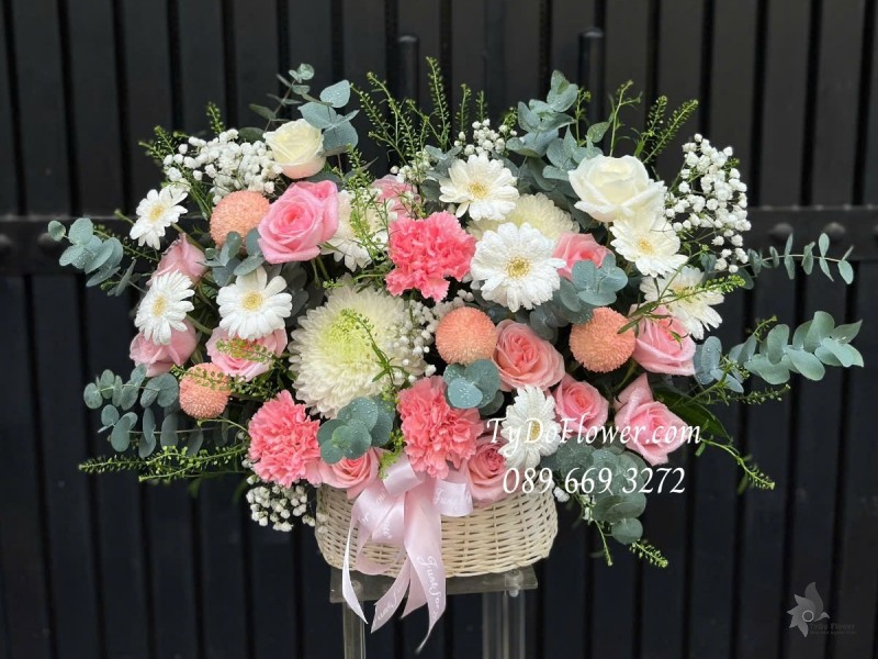 G012576 GIỎ HOA CHÚC MỪNG Thiết kế tông màu Pastel, chủ đạo Hoa Cúc, Hoa Hồng, Đồng Tiền, Cẩm Chướng Phăng Hồng