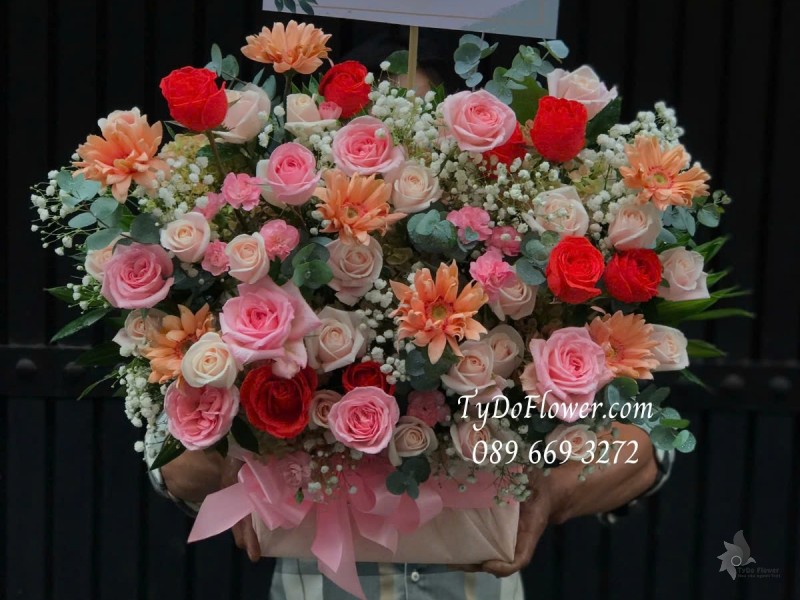 G012581 GIỎ HOA CHÚC MỪNG SINH NHẬT Thiết kế tông màu hồng đỏ cam, chủ đạo Hoa Hồng, Đồng Tiền