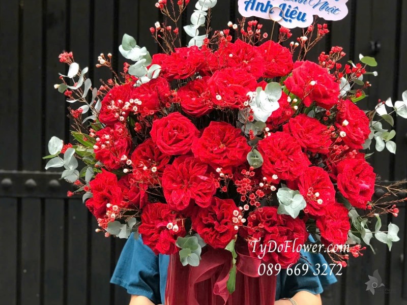 G012588 GIỎ HOA CHÚC MỪNG SINH NHẬT Thiết kế Hoa Hồng Đỏ Red Ohara