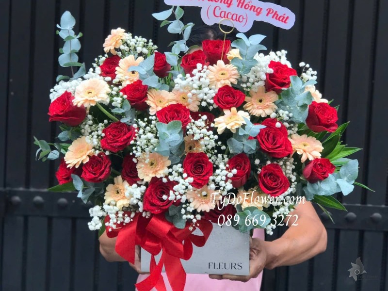 G012590 GIỎ HOA CHÚC MỪNG KHAI TRƯƠNG HỒNG PHÁT Thiết kế Hoa Hồng Đỏ Ecuador, Đồng Tiền Mini Cam