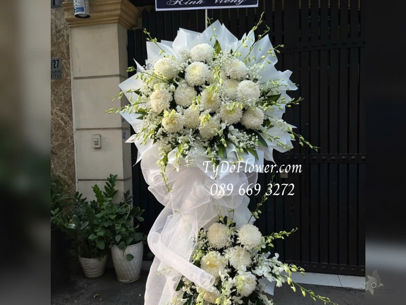 KCB0125104 KỆ HOA TANG LỄ VÒNG HOA CHIA BUỒN Kính Viếng Thiết kế 02 tầng Hoa Lan Trắng, Cúc Mẫu Đơn Trắng