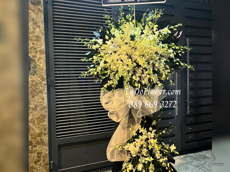 KCB0125105 KỆ HOA TANG LỄ VÒNG HOA CHIA BUỒN Kính Viếng Thiết kế 02 tầng Hoa Lan Trắng