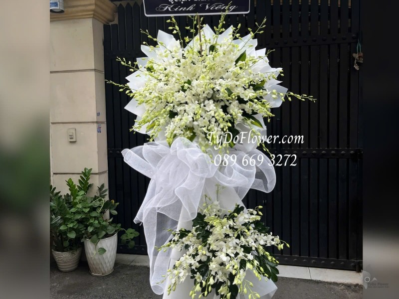 KCB0125106 KỆ HOA TANG LỄ VÒNG HOA CHIA BUỒN Kính Viếng Thiết kế 02 tầng Hoa Lan Trắng