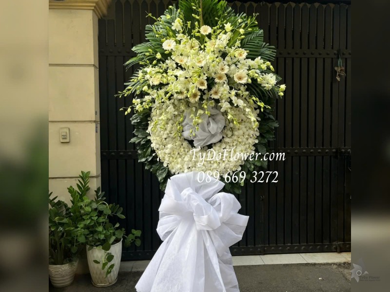 KCB0125109 KỆ HOA TANG LỄ VÒNG HOA CHIA BUỒN Vô Cùng Thương Tiếc Thiết kế 01 tầng Hoa Lan Trắng, Đồng Tiền Trắng