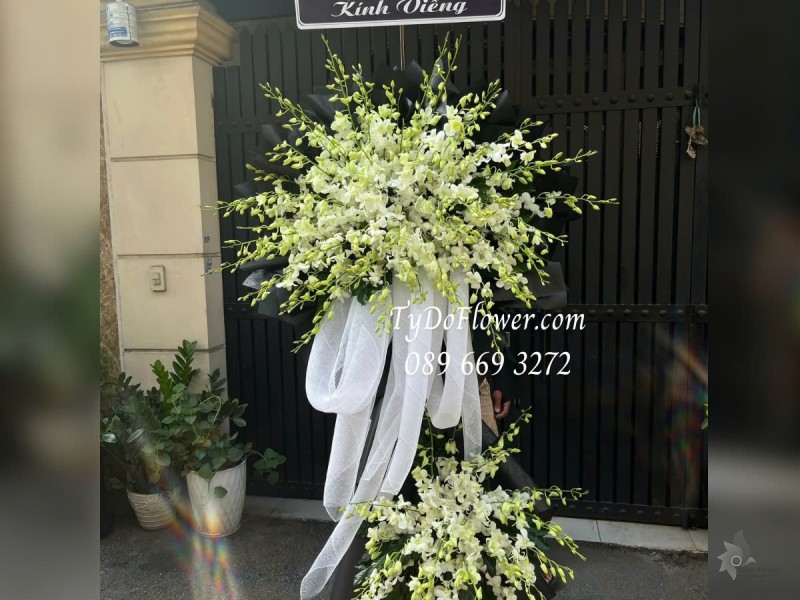 KCB0125110 KỆ HOA TANG LỄ VÒNG HOA CHIA BUỒN Kính Viếng Thiết kế 02 tầng Hoa Lan Trắng