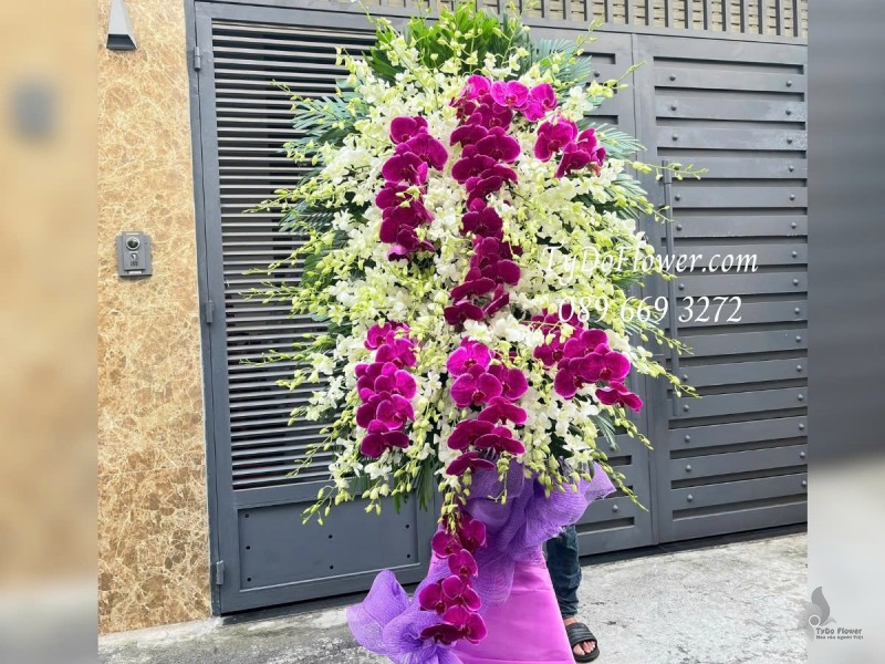 KCB0125112 KỆ HOA TANG LỄ VÒNG HOA CHIA BUỒN Thành Kính Phân Ưu Thiết kế Hoa Lan Trắng, Hoa Lan Hồ Điệp Tím