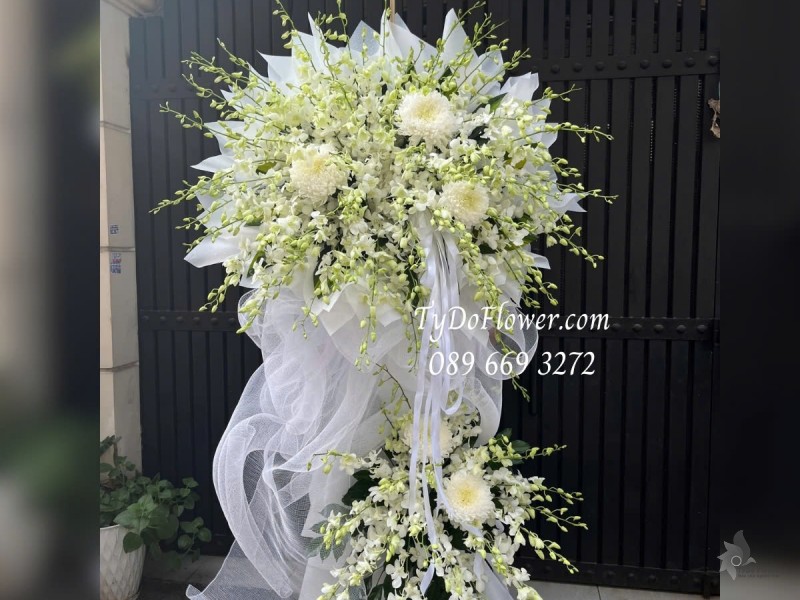 KCB0125118 KỆ HOA TANG LỄ VÒNG HOA CHIA BUỒN Kính Viếng Thiết kế Hoa Lan Trắng, Cúc Mẫu Đơn Trắng