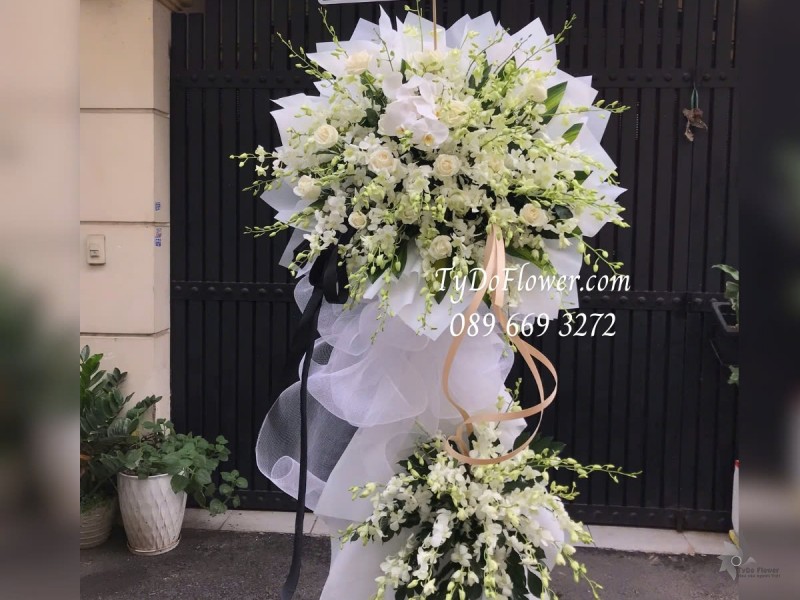 KCB0125119 KỆ HOA TANG LỄ VÒNG HOA CHIA BUỒN Kính Viếng Thiết kế Hoa Lan Trắng, Hoa Hồng Trắng, Lan Hồ Điệp Trắng