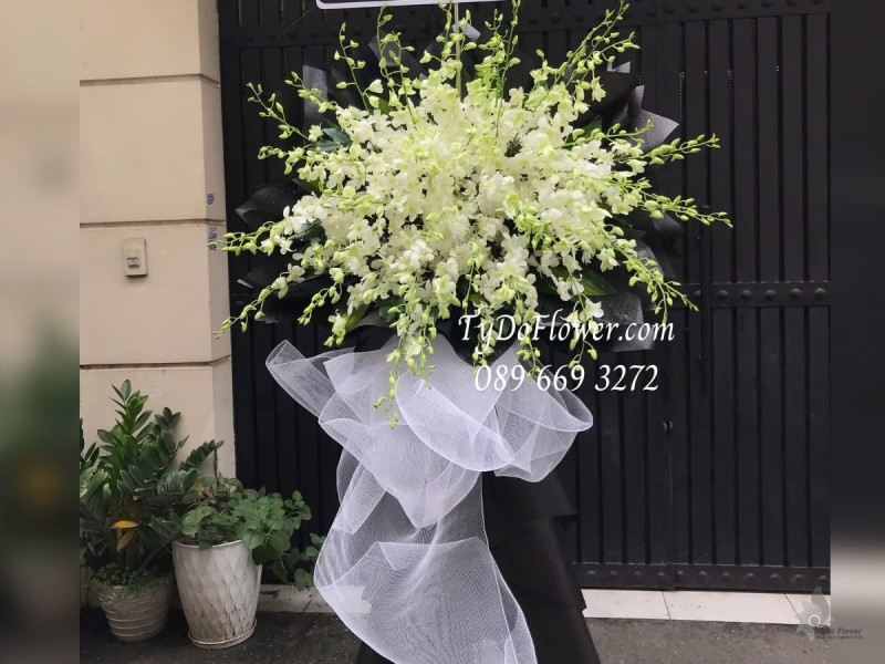 KCB0125121 KỆ HOA TANG LỄ VÒNG HOA CHIA BUỒN Kính Viếng Thiết kế 01 tầng Hoa Lan Trắng