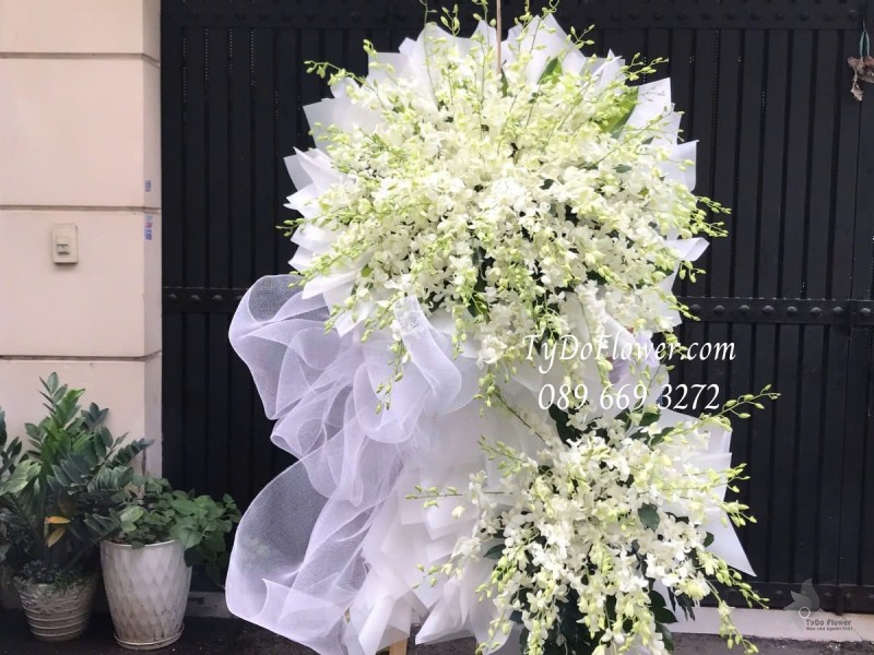 KCB0125122 KỆ HOA TANG LỄ VÒNG HOA CHIA BUỒN Kính Viếng Thiết kế 02 tầng Hoa Lan Trắng