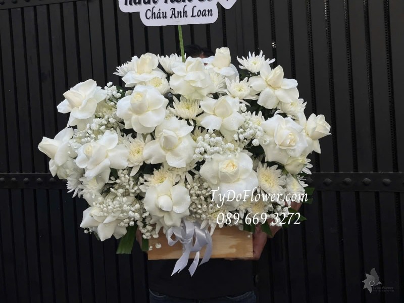 G0125124 GIỎ HOA TANG LỄ HOA CHIA BUỒN Kính Tiễn Thiết kế Hoa Hồng Trắng, Hoa Cúc TRắng