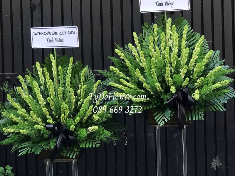 G0125125 MỘT CẶP 02 GIỎ HOA TANG LỄ HOA CHIA BUỒN Kính Viếng Thiết kế Hoa Huệ Trắng