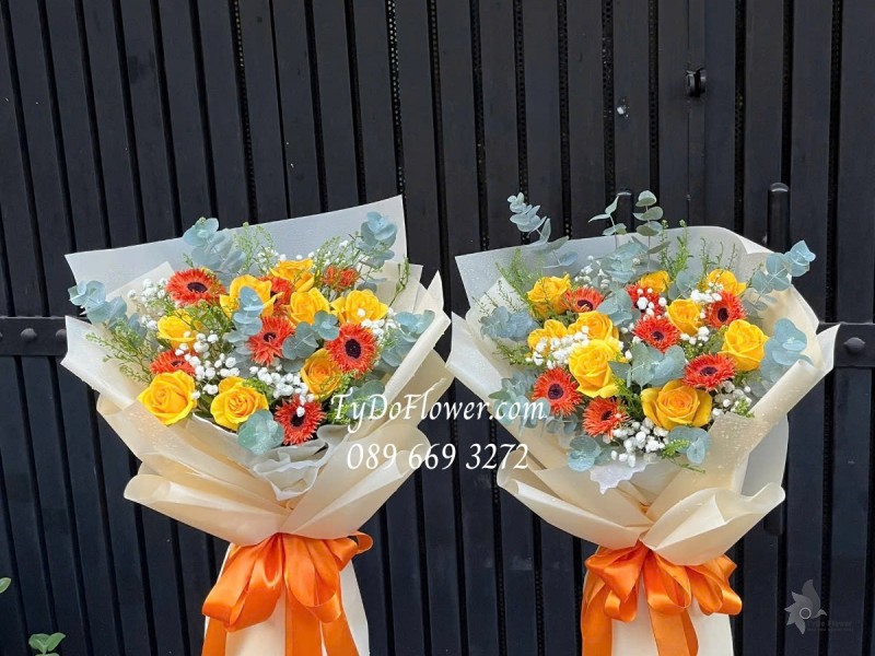  B0125129 ĐẶT TỪ 02 BÓ HOA CHÚC MỪNG Thiết kế Hoa Hồng Vàng Gold. Đồng Tiền Tua Cam