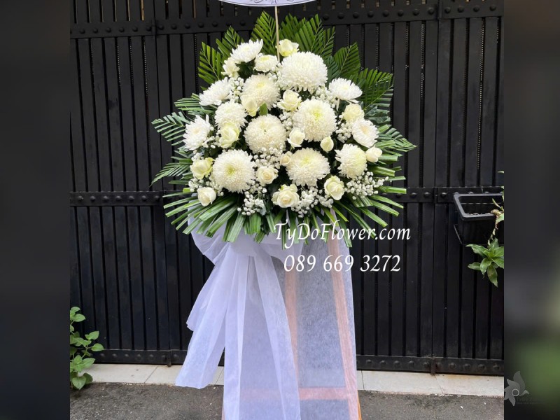 KCB0125137 KỆ HOA TANG LỄ VÒNG HOA CHIA BUỒN Kính Viếng Thiết kế 01 tầng Hoa Hồng Trắng, Cúc Mẫu Đơn Trắng