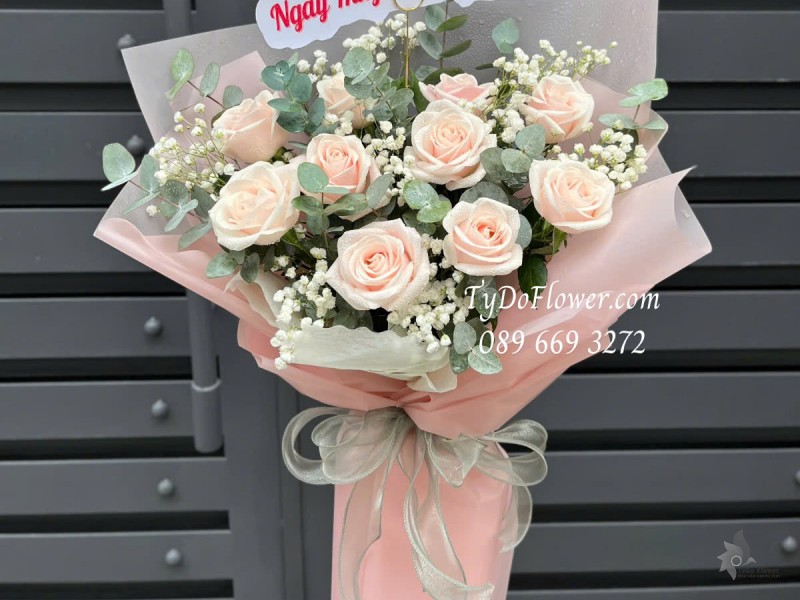 B0125173 BÓ HOA CHÚC MỪNG NGÀY THẦY THUỐC VN Thiết kế Hoa Hồng Kem