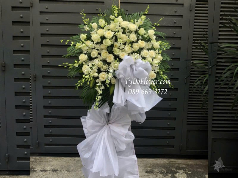 KCB0325178 KỆ HOA TANG LỄ VÒNG HOA CHIA BUỒN Kính Viếng Thiết kế 01 tầng Hoa Lan Trắng, Hoa Hồng Trắng