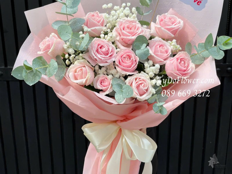 B0325208 BÓ HOA TẶNG VỢ 8-3 Thiết kế Hoa Hồng Kem Dâu