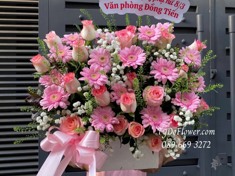 G0325214 GIỎ HOA CHÚC MỪNG 8-3 Thiết kế gam màu hồng, chủ đạo Hoa Hồng Song Hỷ, Hoa Đồng Tiền