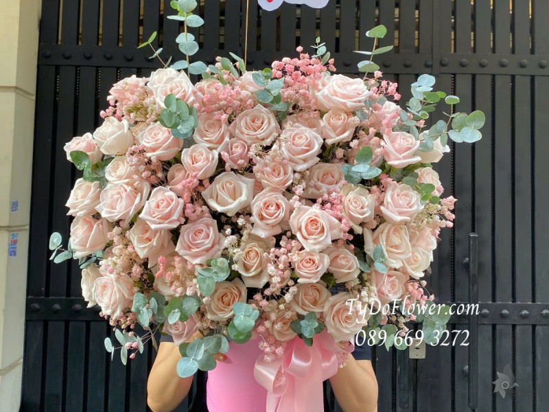 G0325216 GIỎ HOA CHÚC MỪNG 8-3 Thiết kế Hoa Hồng Kem, Baby Hồng