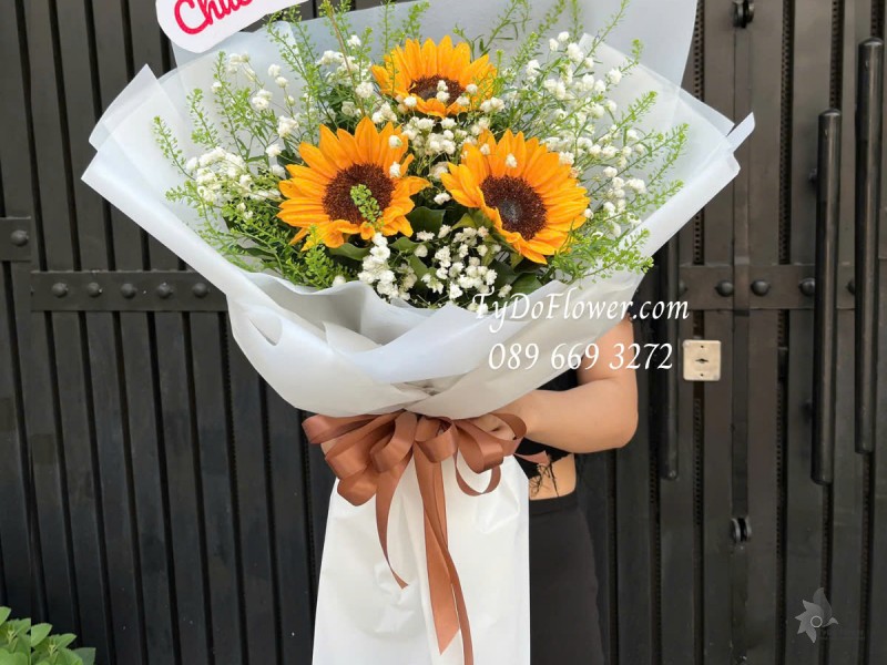 B0325223 BÓ HOA 8-3 Thiết kế Hoa Hướng Dương, Baby Trắng