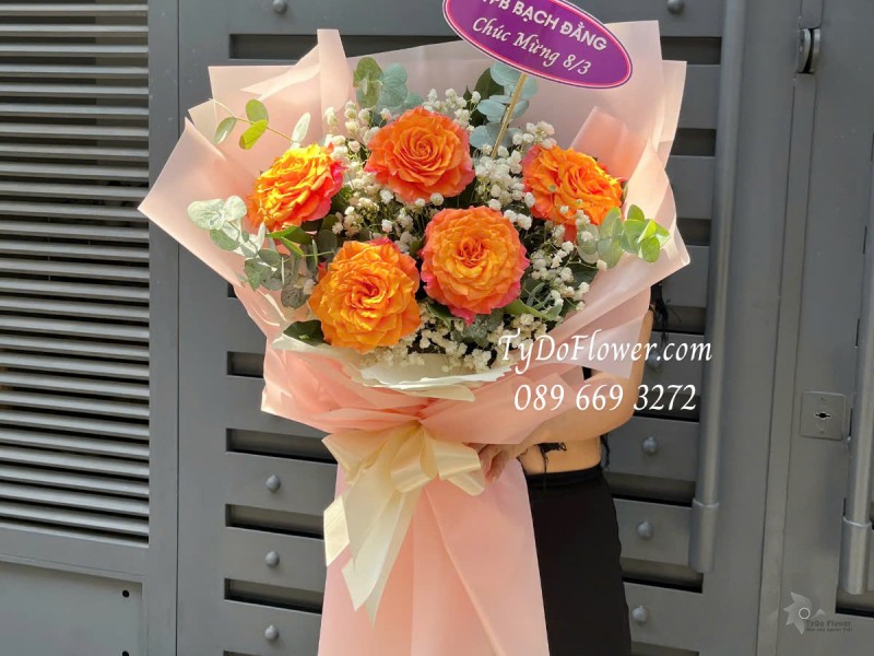 B0325229 BÓ HOA 8-3 Thiết kế Hoa Hồng Cam Spirit Roses