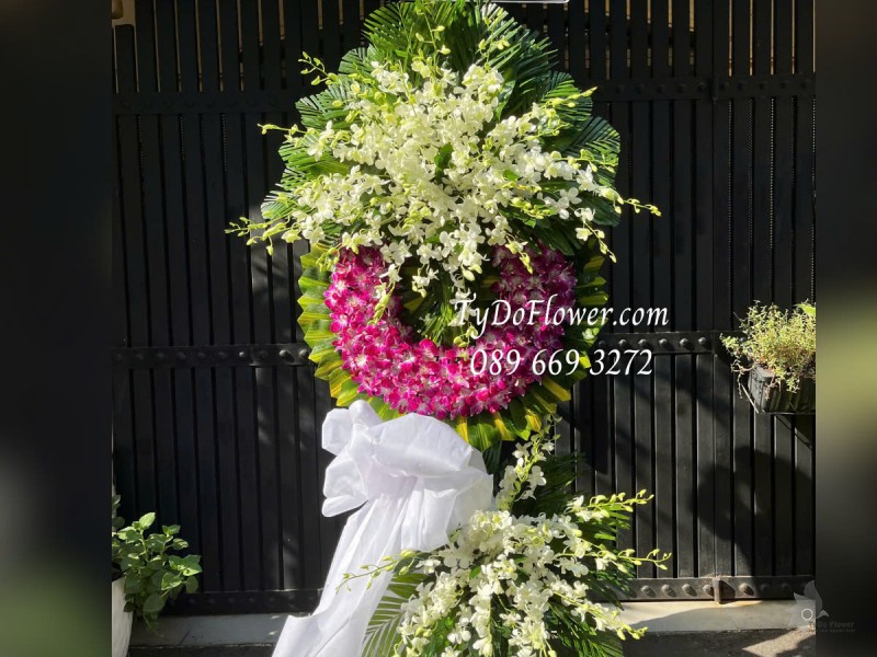 KCB0325239 KỆ HOA TANG LỄ VÒNG HOA CHIA BUỒN Kính Viếng Thiết kế 02 tầng Hoa Lan Trắng Tím