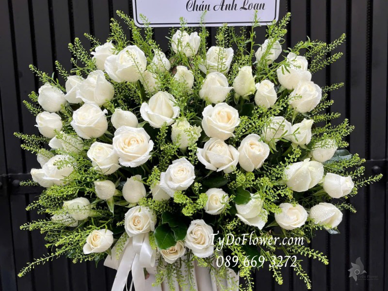 G0325241 GIỎ HOA TANG LỄ HOA CHIA BUỒN Kính Tiễn Thiết kế Hoa Hồng Trắng