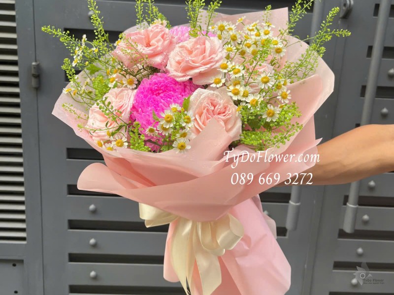 B0325252 BÓ HOA CHÚC MỪNG Thiết kế Hoa Hồng Pink Ohara, Cúc Mẫu Đơn Hồng, Cúc Tân