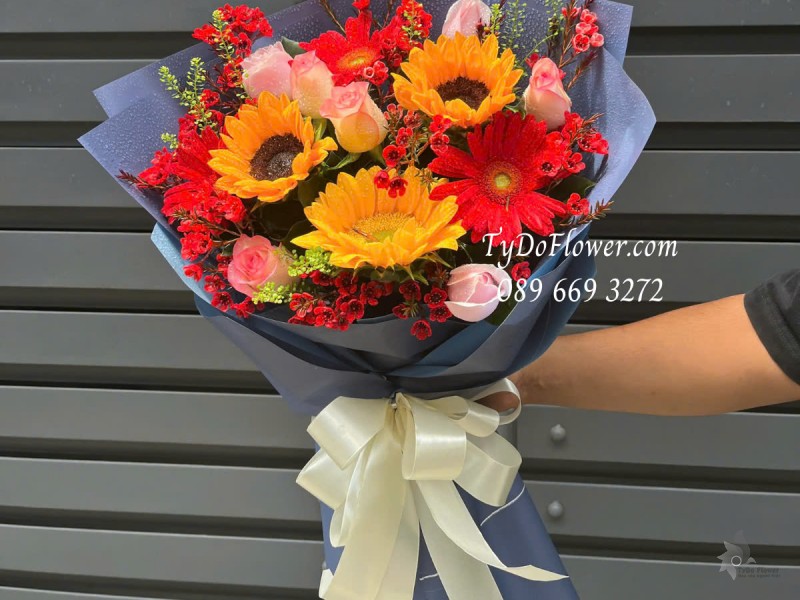 B0325254 BÓ HOA CHÚC MỪNG Thiết kế Hoa Hướng Dương. Hoa Hồng Song Hỷ, Đồng Tiền, Thanh Liễu