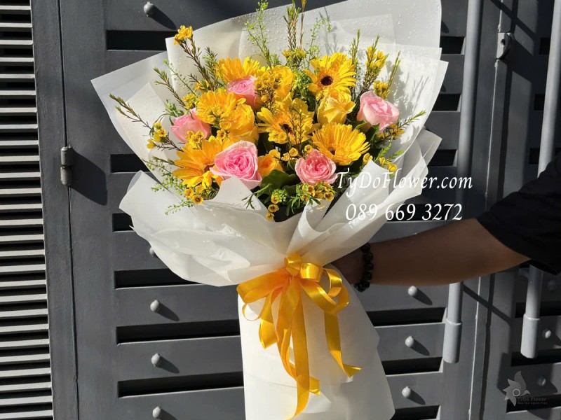 B0325255 BÓ HOA CHÚC MỪNG Thiết kế Hoa Hồng, Đồng Tiền, Thanh Liễu