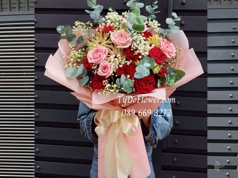 B0425283 BÓ HOA CHÚC MỪNG Thiết kế Hoa hồng Pink Red Ohara Roses