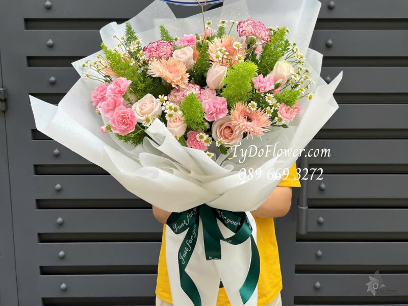 B0425286 BÓ HOA CHÚC MỪNG BỔ NHIỆM VỊ TRÍ MỚI Thiết kế gam màu Pastel, Hoa Hồng Kem, Đồng Tiền Tua. Cẩm Chướng