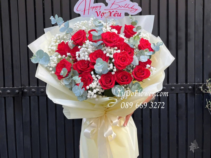 B0425287 BÓ HOA CHÚC MỪNG SINH NHẬT VỢ YÊU Thiết kế Hoa Hồng Đỏ Ecuador Roses