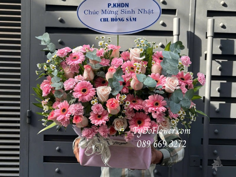 G0425299 GIỎ HOA CHÚC MỪNG SINH NHẬT Thiết kế gam màu hồng Pastel, Hoa Hồng, Đồng Tiền Mini, Cẩm Chướng